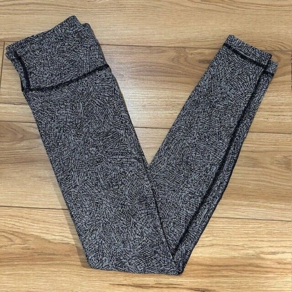 Lululemon Wunder Under Cropped Leggings Size 4 Low Rise Squiggles Black White